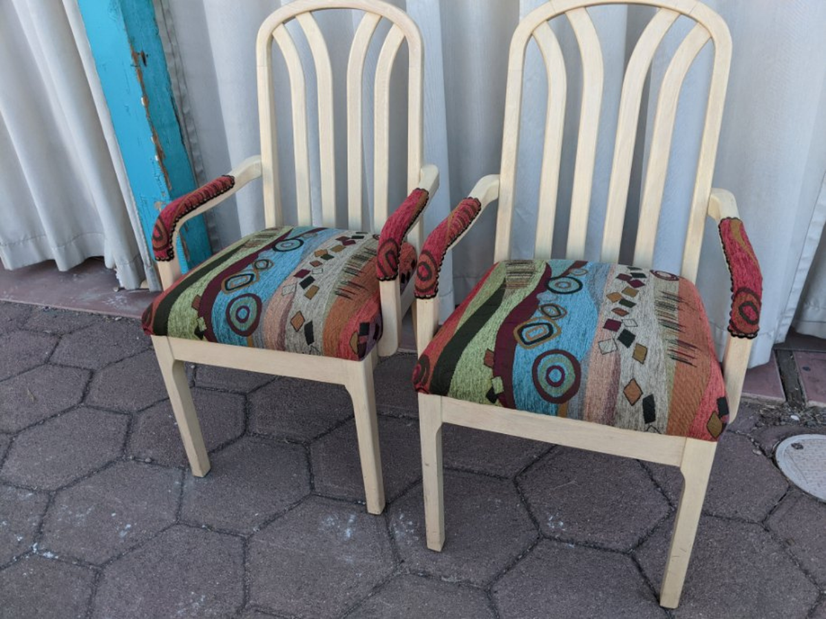Fun and comfortable chairs with contemporary design